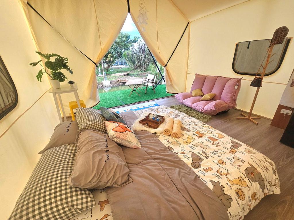 Postel nebo postele na pokoji v ubytování Cat A Camp - Khao Yai