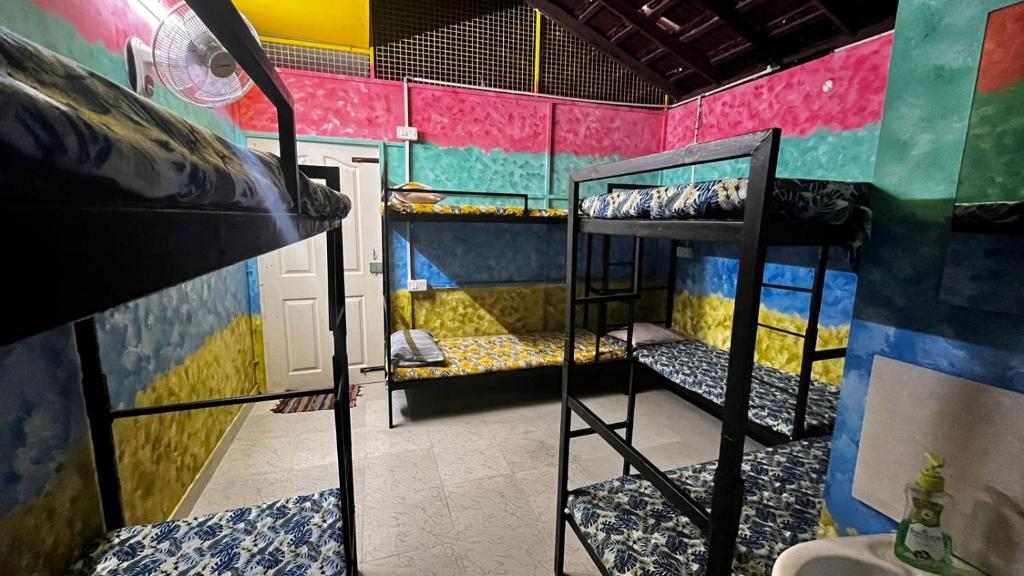 Postel nebo postele na pokoji v ubytování SANTA MARIA HOSTEL MUNROE ISLAND