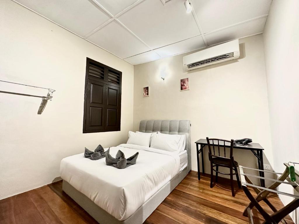 a bedroom with a bed and a desk in it at Madras Inn 58-1 in George Town