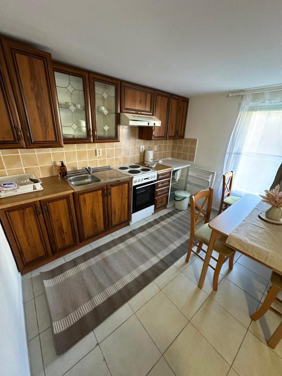 Kuchyň nebo kuchyňský kout v ubytování Apartment Dehtáře