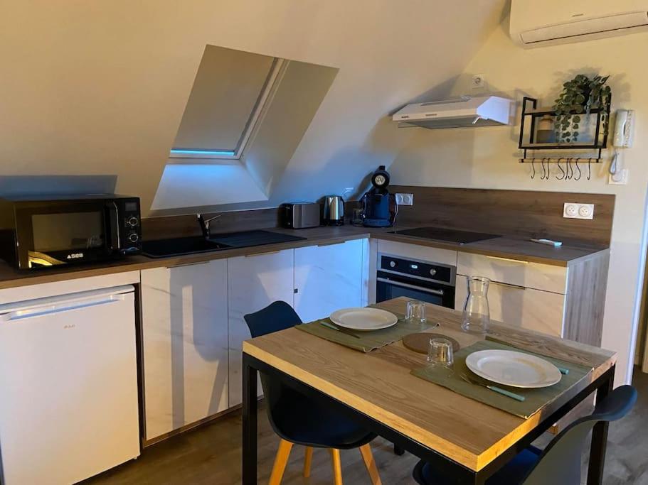 Kuchyň nebo kuchyňský kout v ubytování Appartement chaleureux - Clim réversible - Meublé A-Z