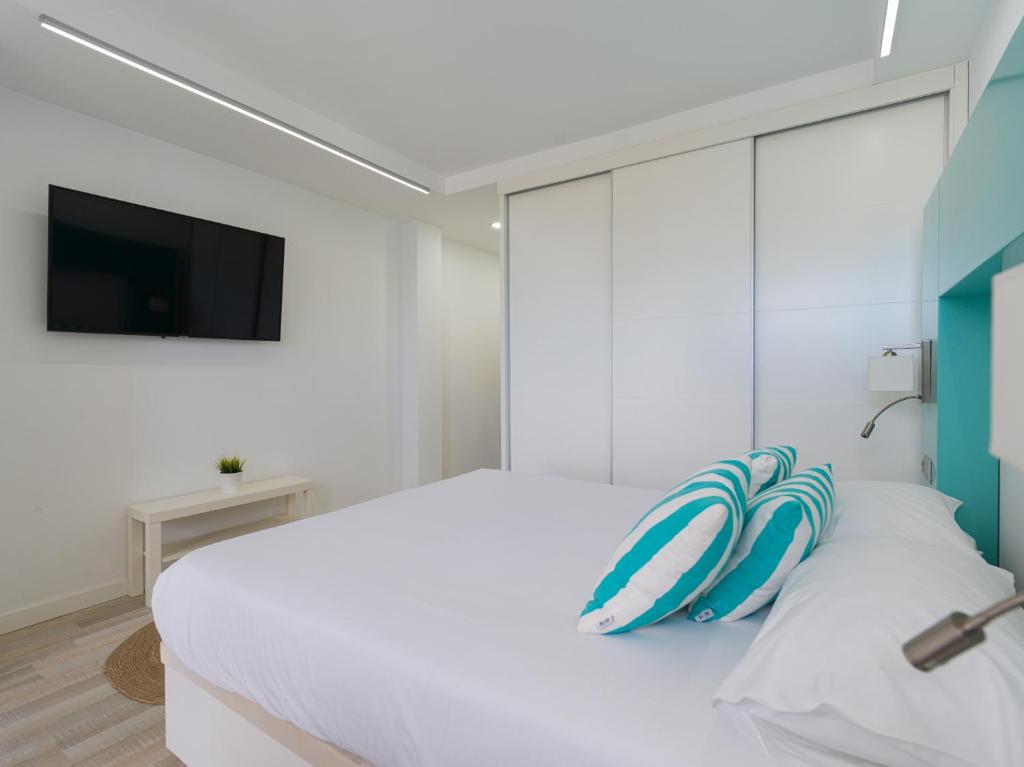 Televízia a/alebo spoločenská miestnosť v ubytovaní Aguila Beach Ocean View By CanariasGetaway