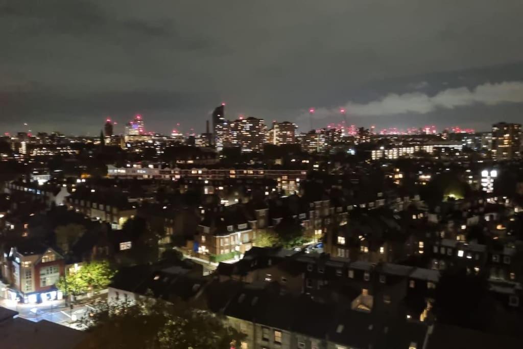 a view of a city at night at Gottersea 1 bedroom flat in Battersea 70 mq in London