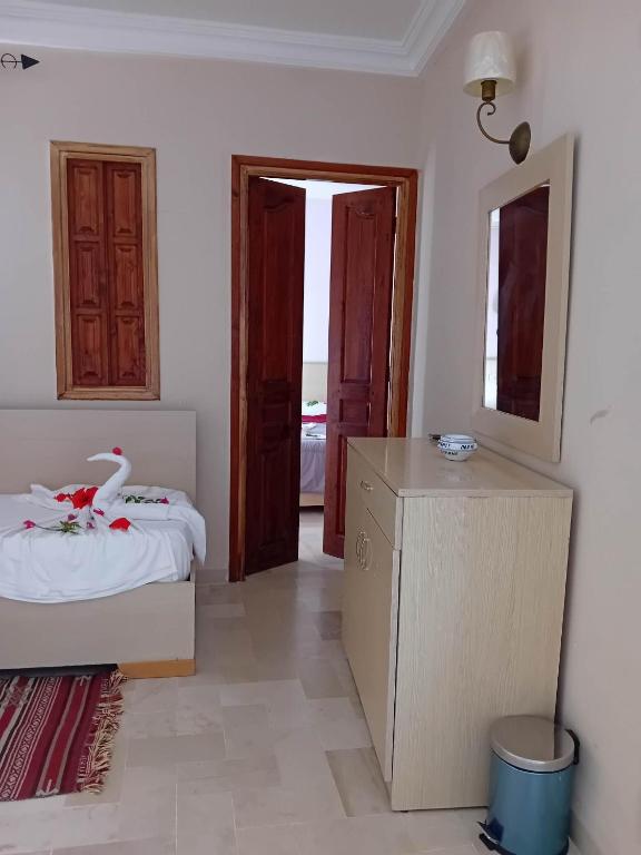 Postel nebo postele na pokoji v ubytování Hôtel Romane