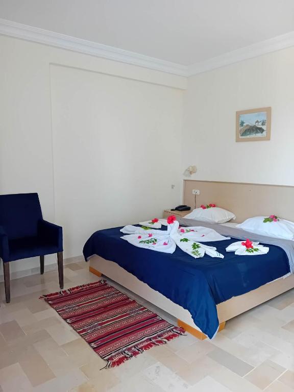 Postel nebo postele na pokoji v ubytování Hôtel Romane