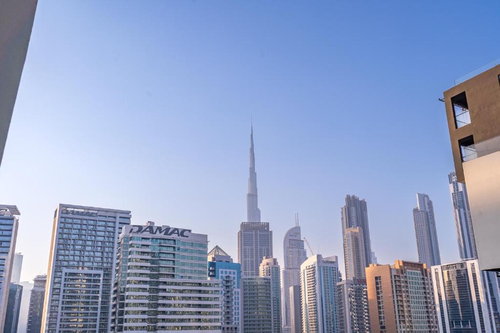 Nespecifikovaný výhled na destinaci Dubaj nebo výhled na město při pohledu z apartmánu
