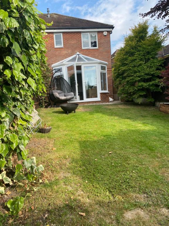 a house with a porch with a swing in the yard at Princes Risborough, Buckinghamshire, comfortable double room, quiet and central location in Buckinghamshire