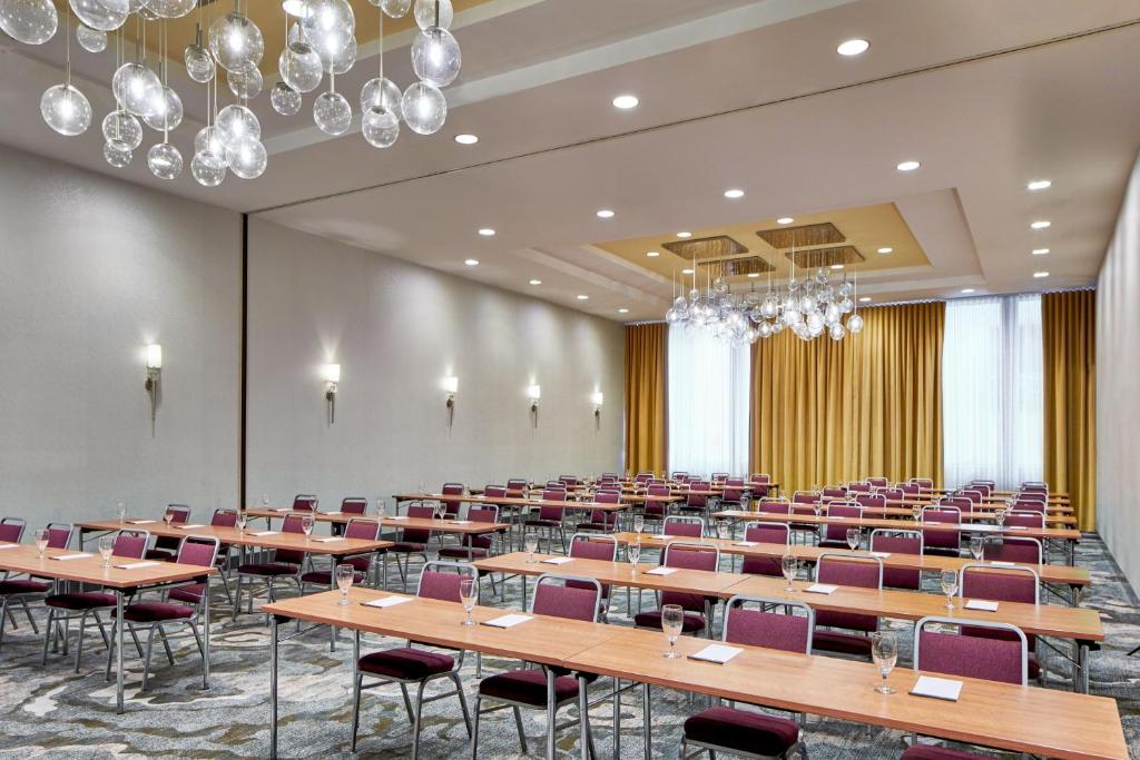 Courtyard by Marriott Portland City Center photo
