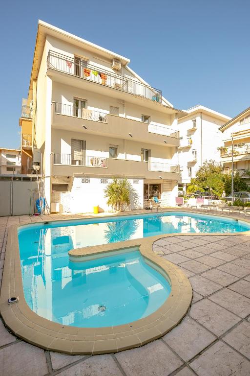 Bazén v ubytování Hotel Consul Dipendenza la Plata con piscina nebo v jeho okolí