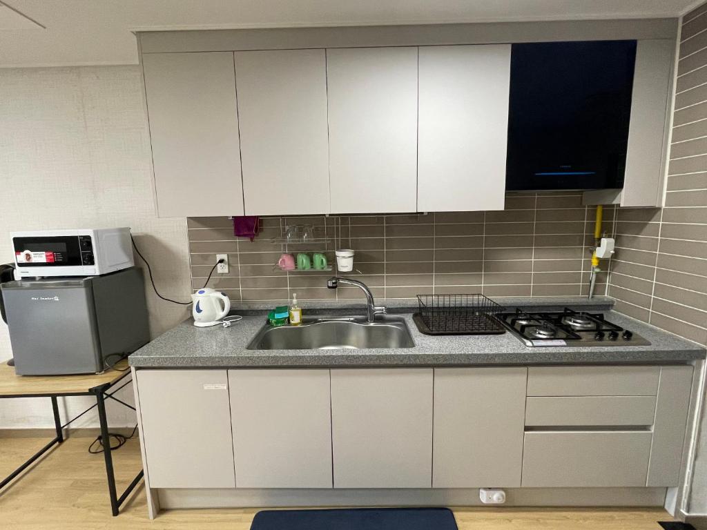 Spacious Luxury Condo w/ kitchen beside Hilton Clark D’Heights - Estudio Con Balcón