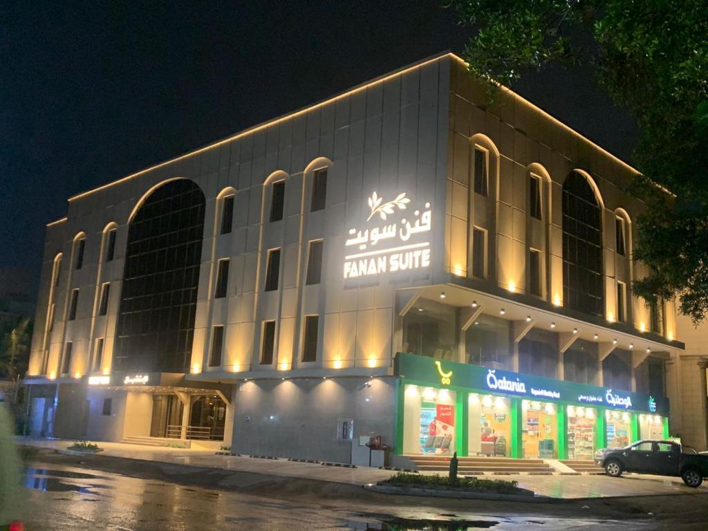 Bangunan di mana terletaknya aparthotel ini