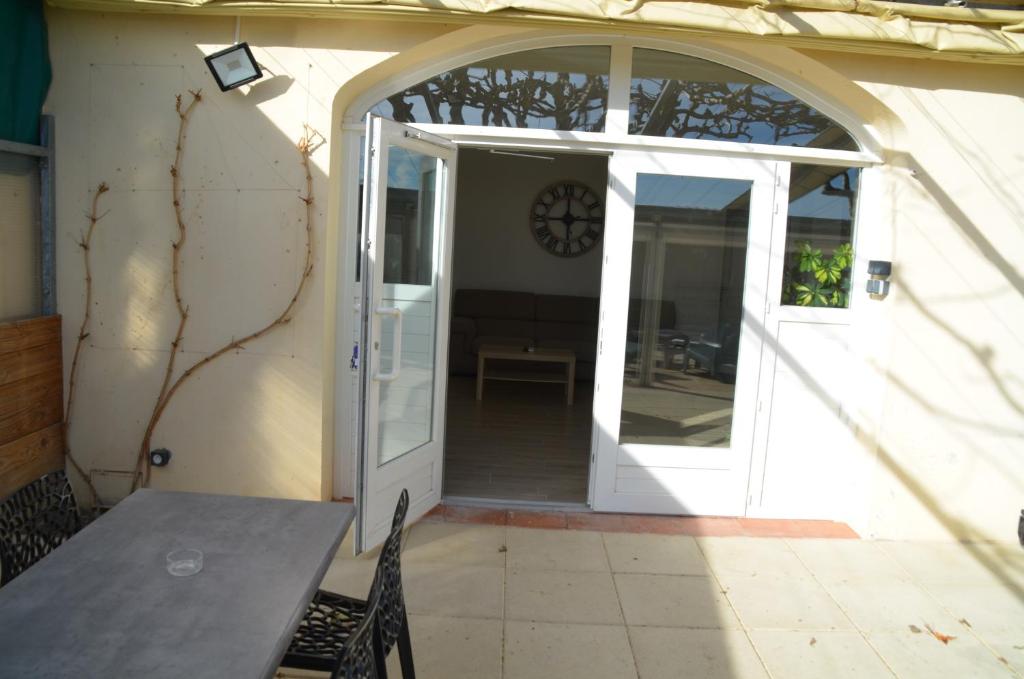 Patio nebo venkovní prostory v ubytování Gîte le Pistou 2