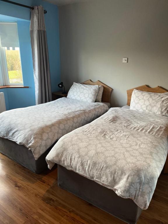 Postel nebo postele na pokoji v ubytování Doughlasha House V93RX64