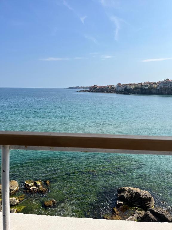 Mimi's Seafront Apartment