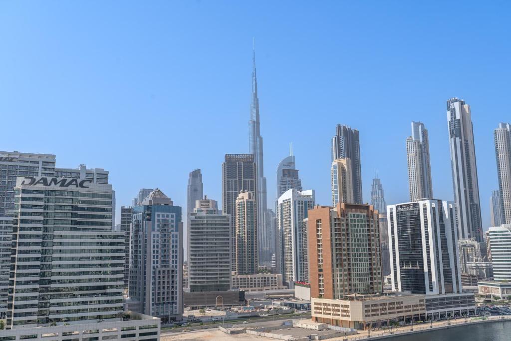 Nespecifikovaný výhled na destinaci Dubaj nebo výhled na město při pohledu z apartmánu