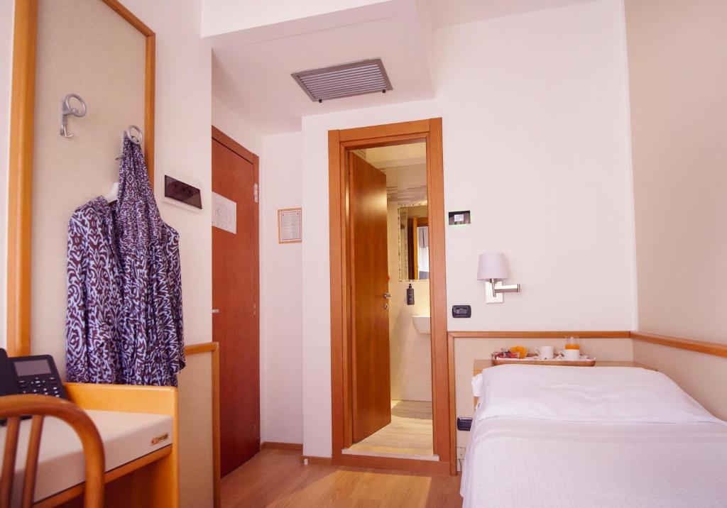a hotel room with a bed and a mirror at Hotel Florida Lerici in Lerici