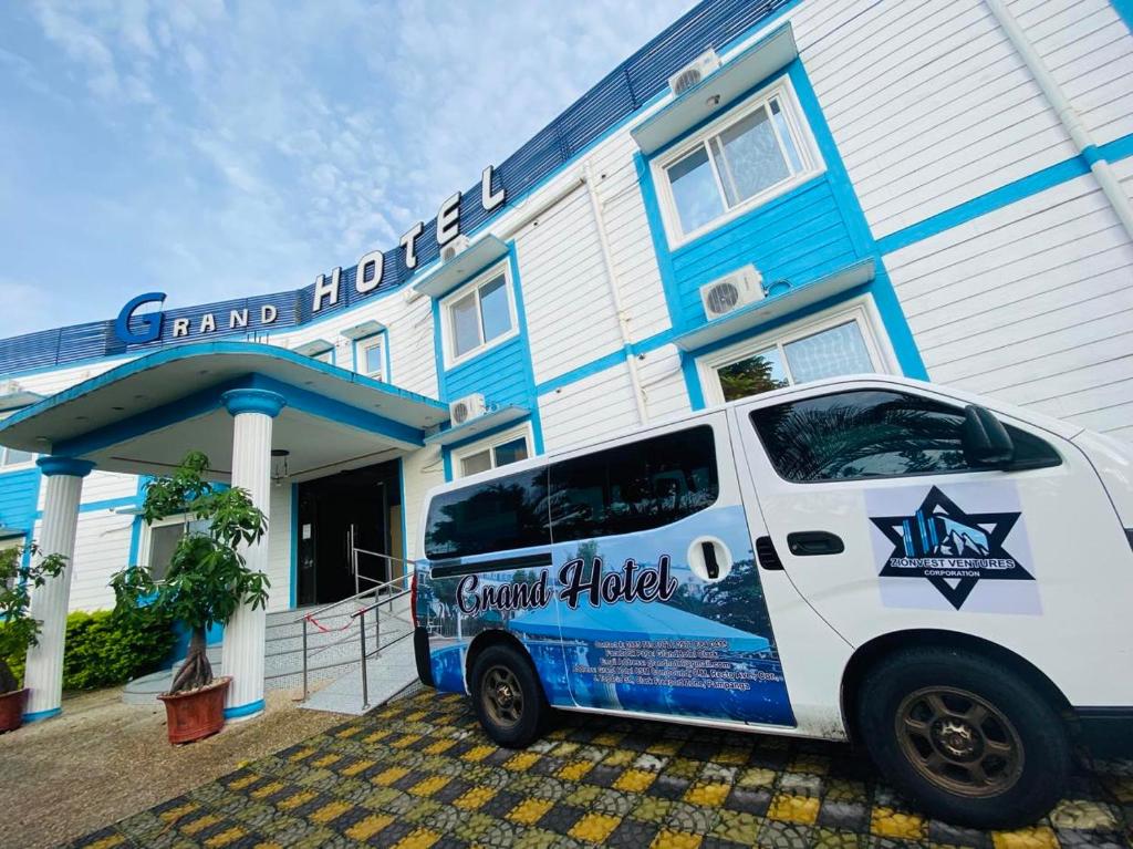 a van parked in front of a house at GRAND HOTEL CLARK in Clark
