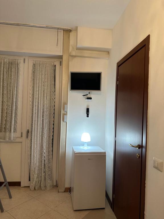 TV a/nebo společenská místnost v ubytování Gigli, rooms con cucina in comune e terrazza