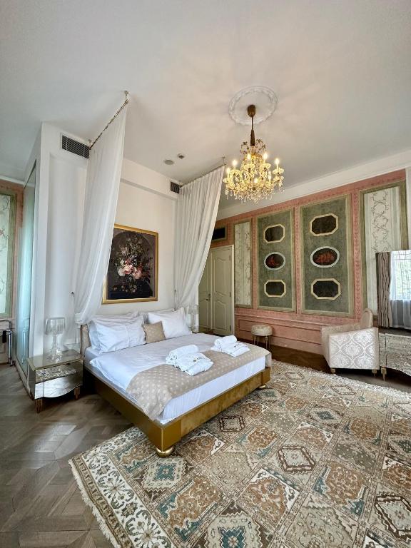 Postel nebo postele na pokoji v ubytování Art Hotel Kaštieľ