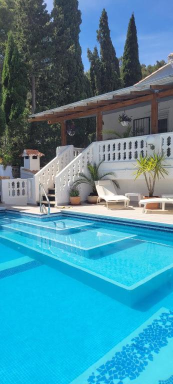 The swimming pool at or close to Apartamento Milka Gandia Marchuquera