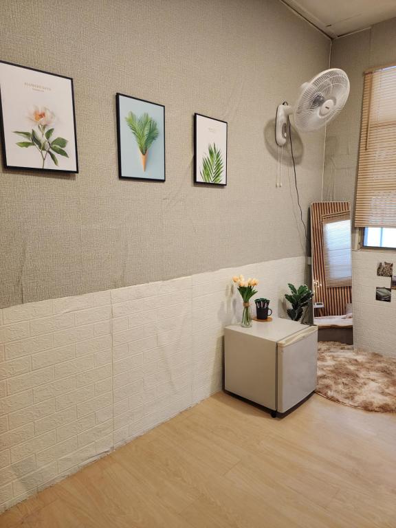 TV a/nebo společenská místnost v ubytování 205-Olan Place Homely room Free Wi-Fi and Near BTS line