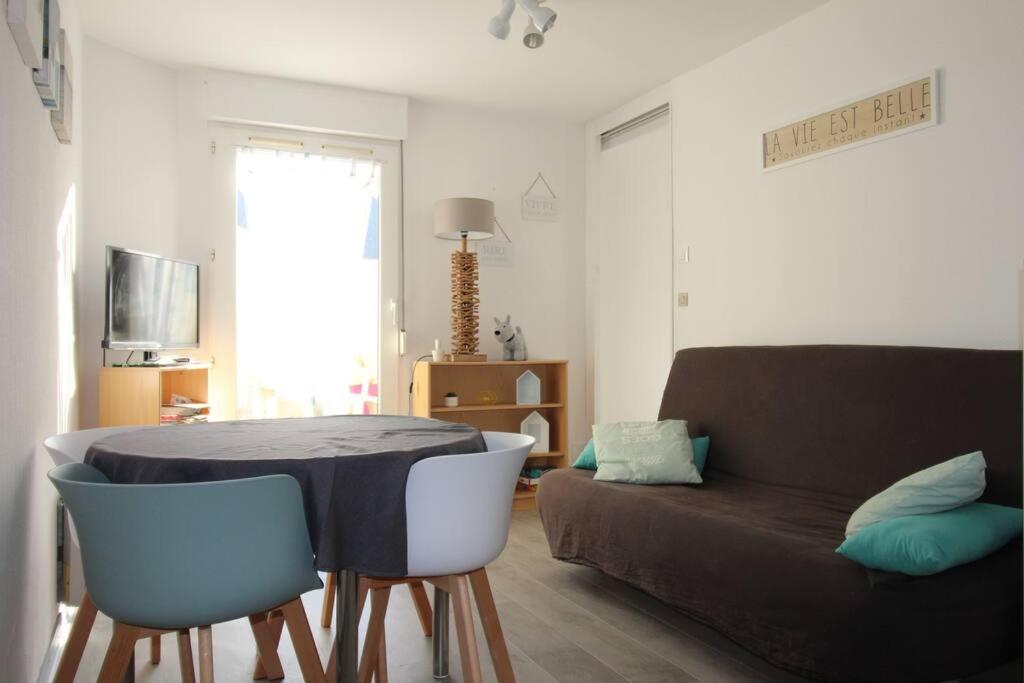 Χώρος καθιστικού στο T2 perros guirec Plage de trestraou label 2*