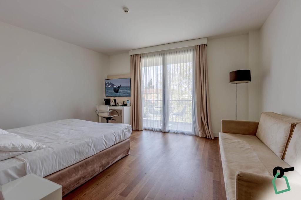 Postel nebo postele na pokoji v ubytování HOTIDAY Room Collection - Pisa