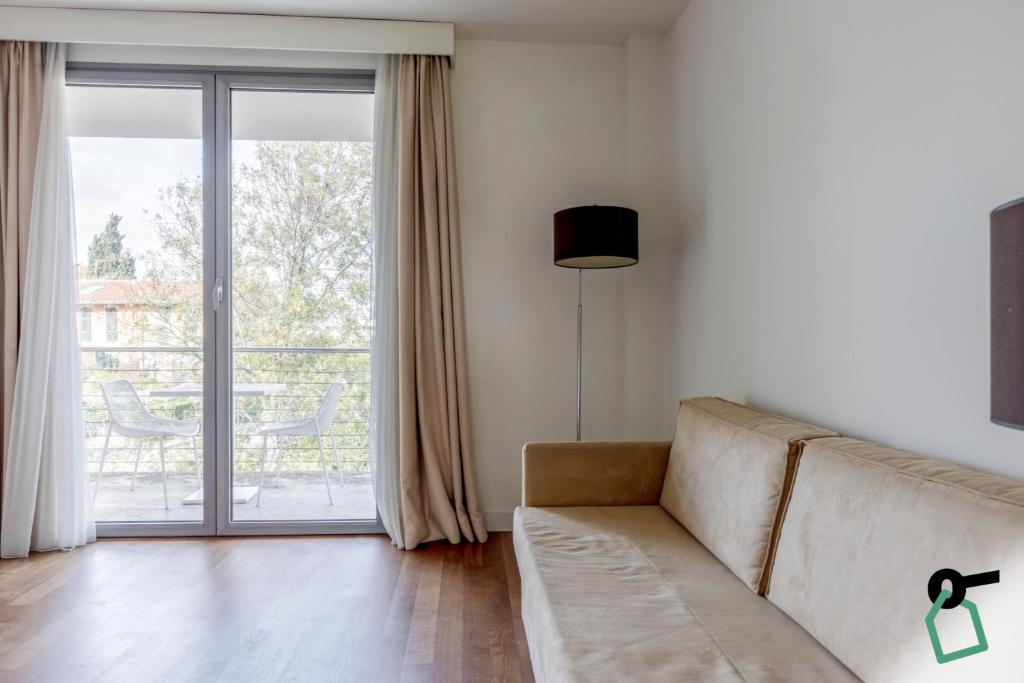 TV a/nebo společenská místnost v ubytování HOTIDAY Room Collection - Pisa