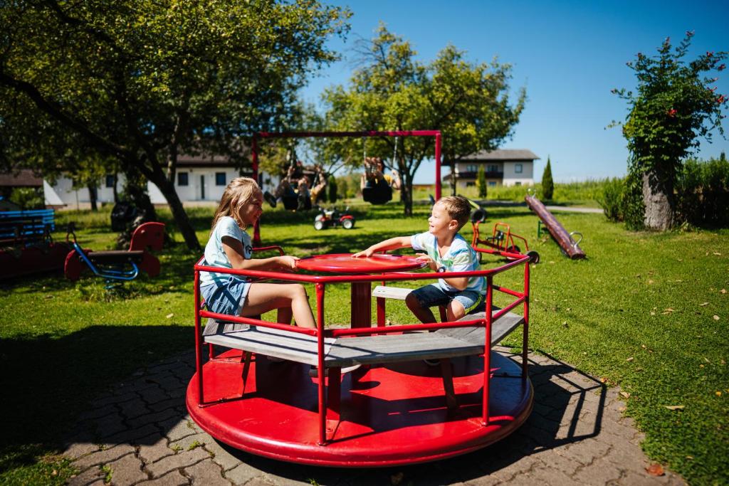 Hosté ubytování Erlebnisbauernhof Tschom