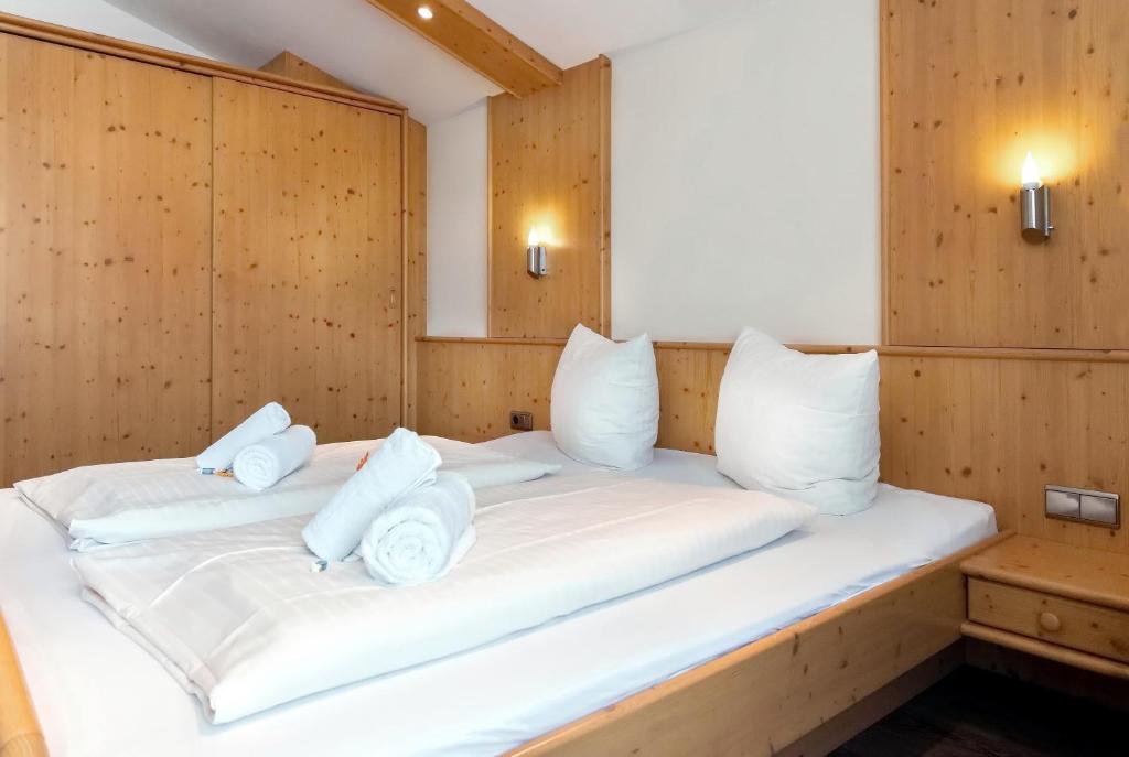 Postel nebo postele na pokoji v ubytování Gasthof Hotel Schermer