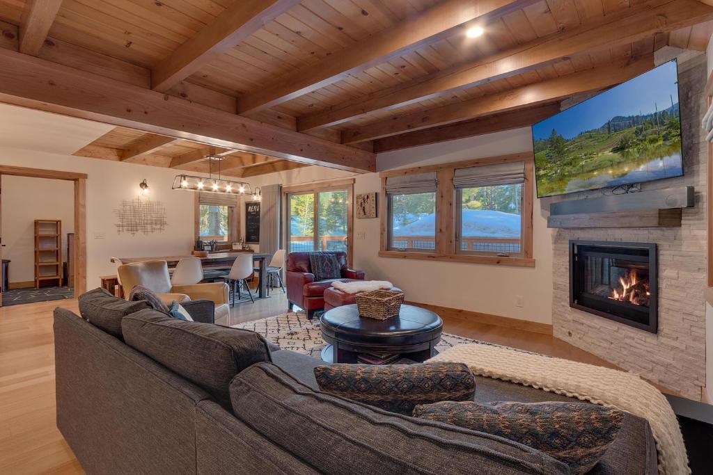 a living room with a couch and a fireplace at Olympic Valley Hideaway - Newly Remodeled Cabin with Private Hot Tub in Olympic Valley