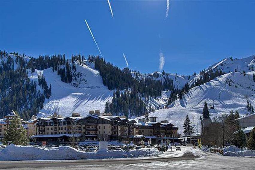 Palisades Tahoe Ski Condo - Remodeled 2 BR, Walking Distance to Lifts & Village iarna