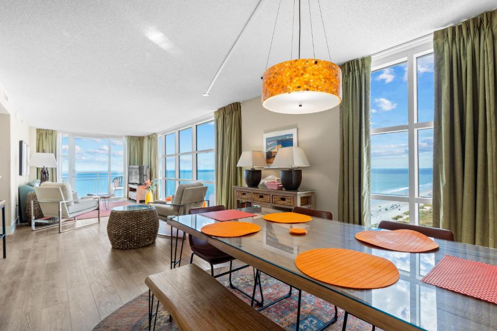 Ein Sitzbereich in der Unterkunft Seaside Resort