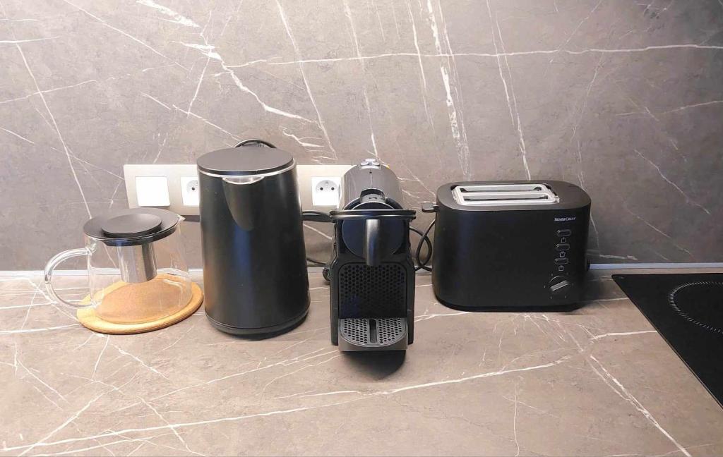 Příslušenství pro přípravu čaje a kávy v ubytování Apartmán Dorotka