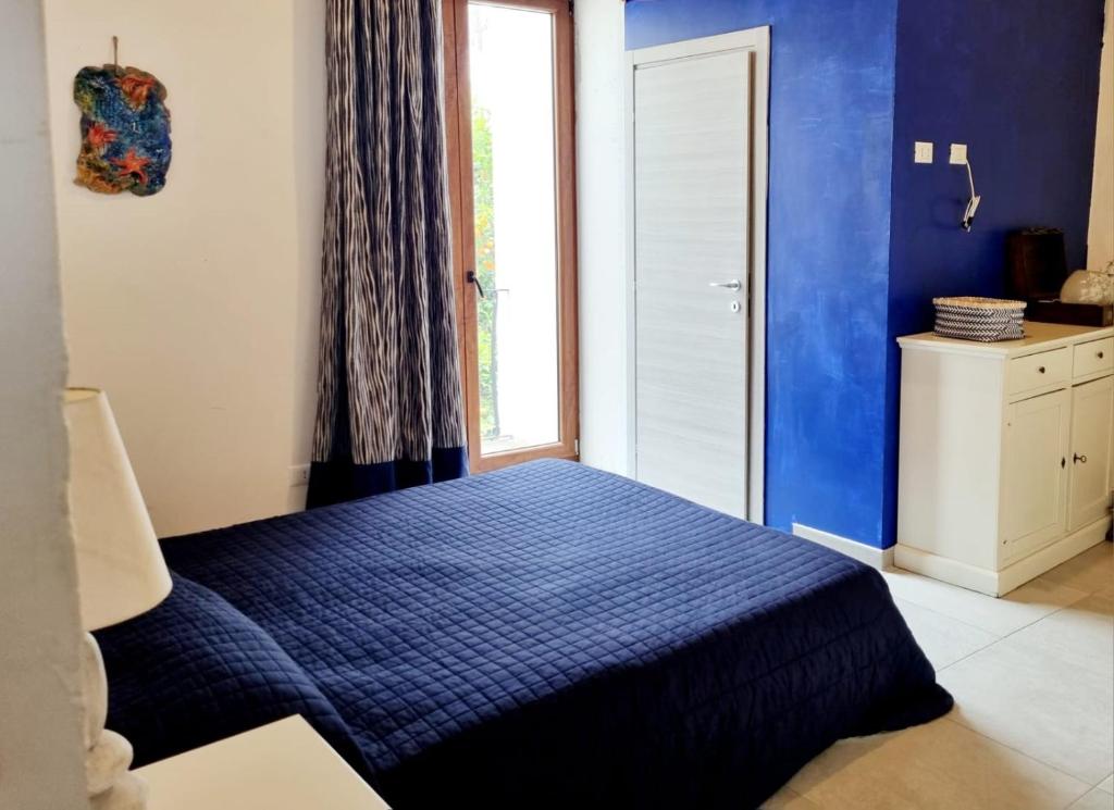 Łóżko lub łóżka w pokoju w obiekcie Casa vacanza in lipari ,PIANO PIANO