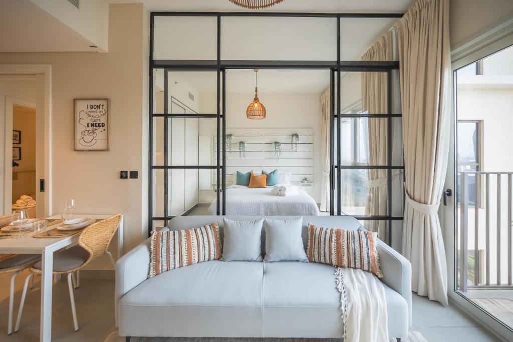 Postel nebo postele na pokoji v ubytování Cozy Apartment in Dubai Hills