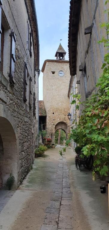 Fotografie z fotogalerie ubytování La Maison des Cornières v destinaci Fourcès