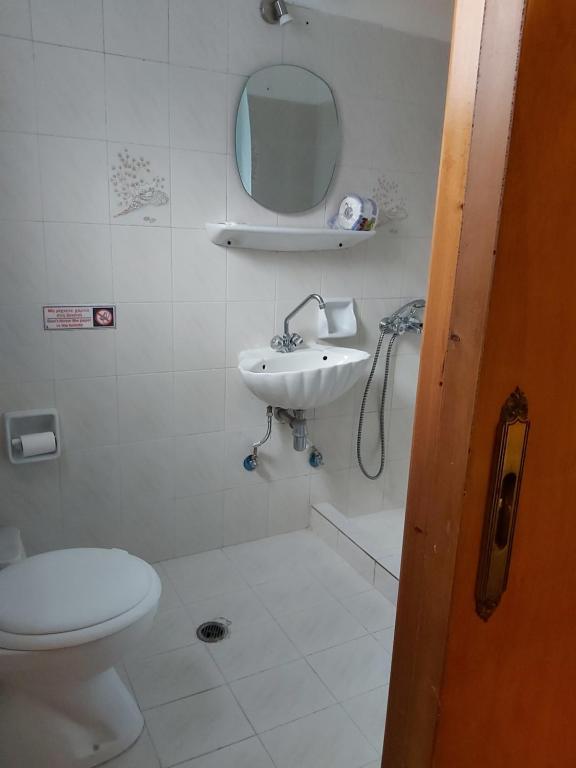 Koupelna v ubytování Ermis Hotel