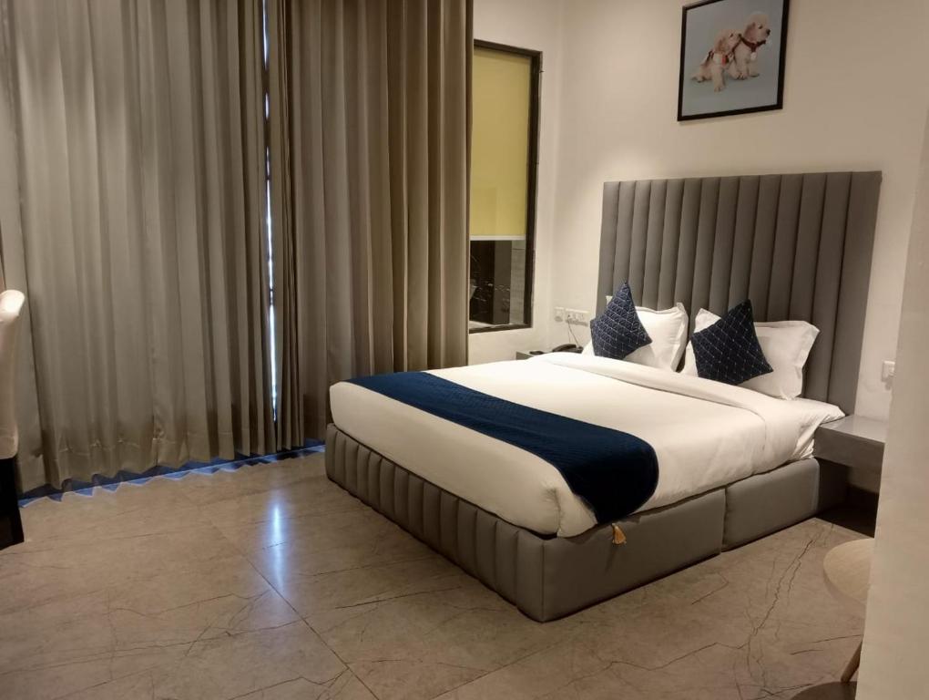 Hotel Carnival, Zirakpur (updated prices 2024)