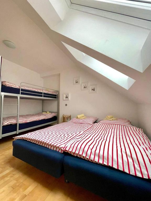 Posteľ alebo postele v izbe v ubytovaní TOP 601 Lothringen house