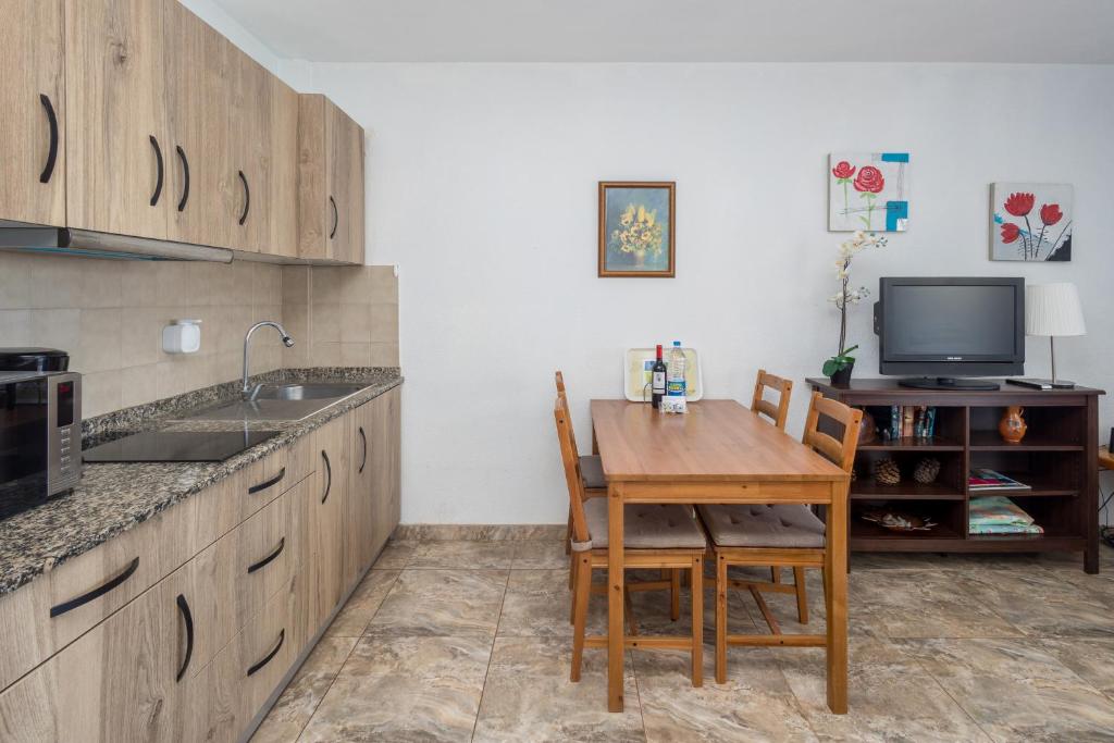Kuchyňa alebo kuchynka v ubytovaní Apartamento El Cardenal playa de Cura Mogán