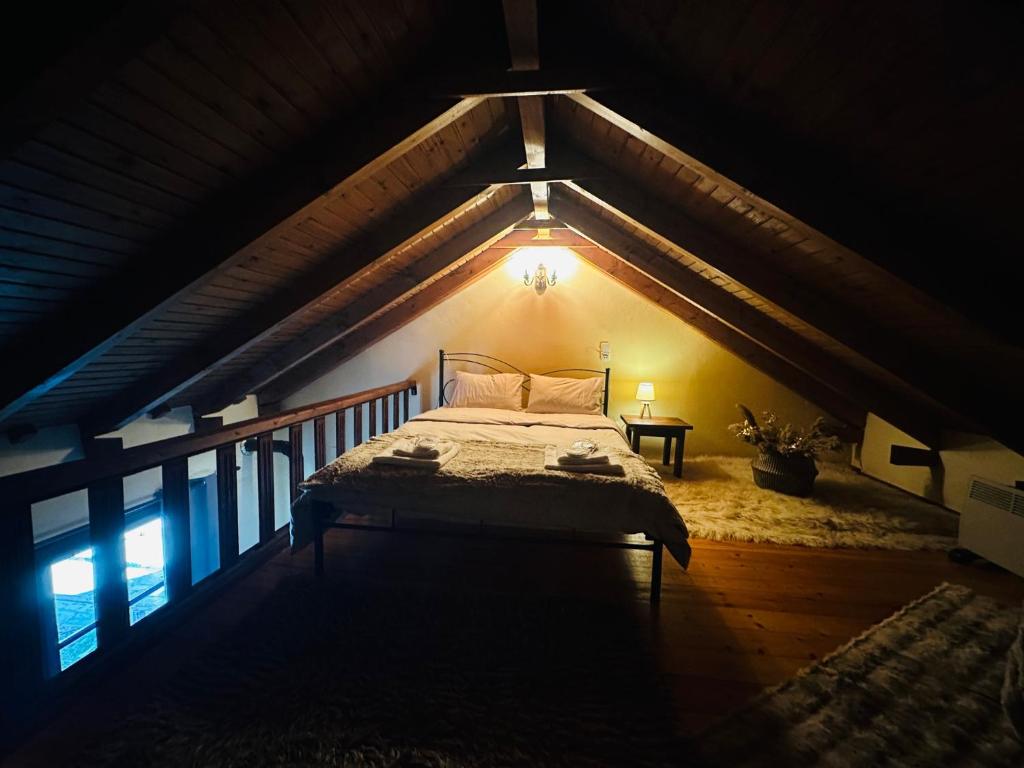 Кровать или кровати в номере Galinema House Livadi