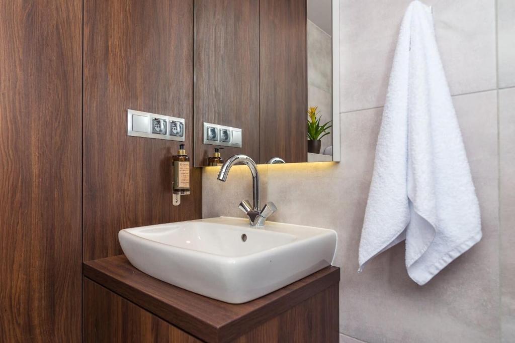 Kúpeľňa v ubytovaní Bruna 2 - Charming Apartment by Noclegi Renters