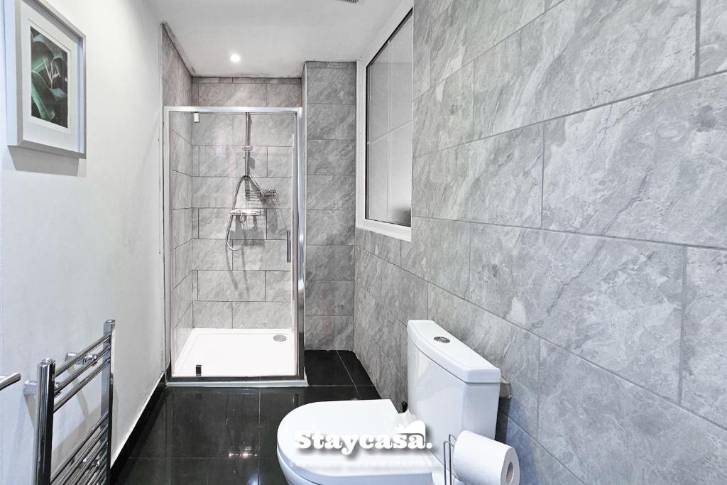 Koupelna v ubytování Charming 6-bed Near Alexandra Park - Free Parking