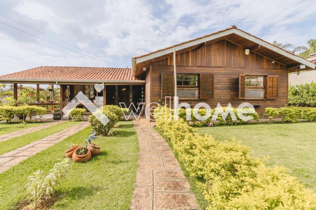 uma imagem de uma casa em Casa com ampla área verde e piscina em Itupeva em Itupeva