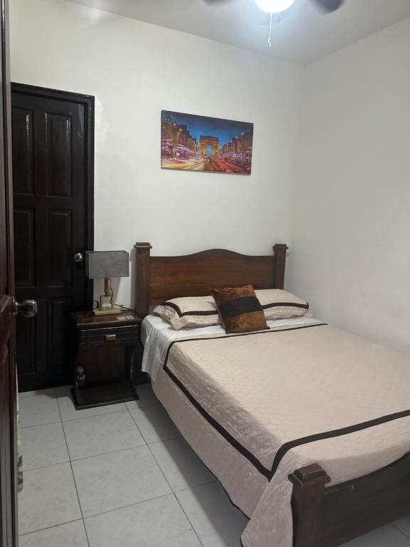 Voodi või voodid majutusasutuse Hostal Compostela Inn toas