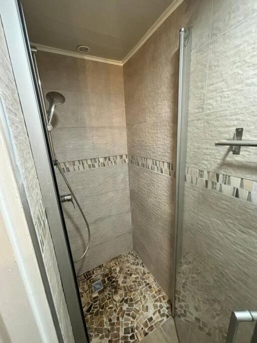 Ein Badezimmer in der Unterkunft Studio vue mer avec piscine