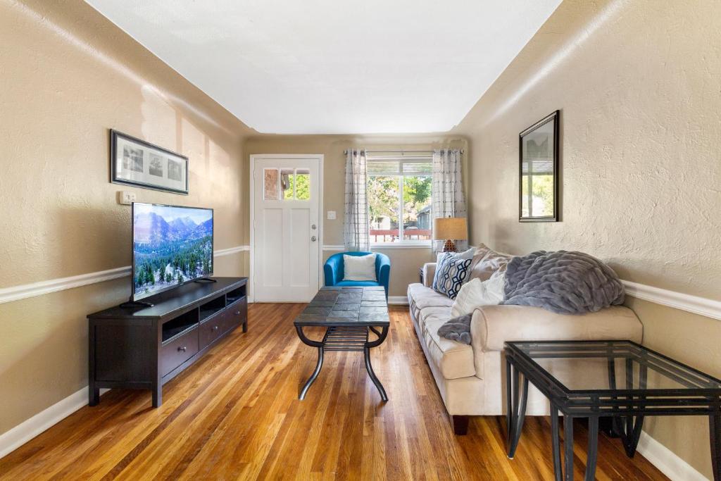 a living room with a couch and a tv at 1-Mo: Walk to fun, Fiber internet in Englewood
