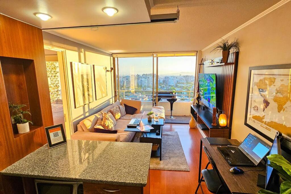 Khu vực ghế ngồi tại Metro Manquehue King Suite with the best Sunsets