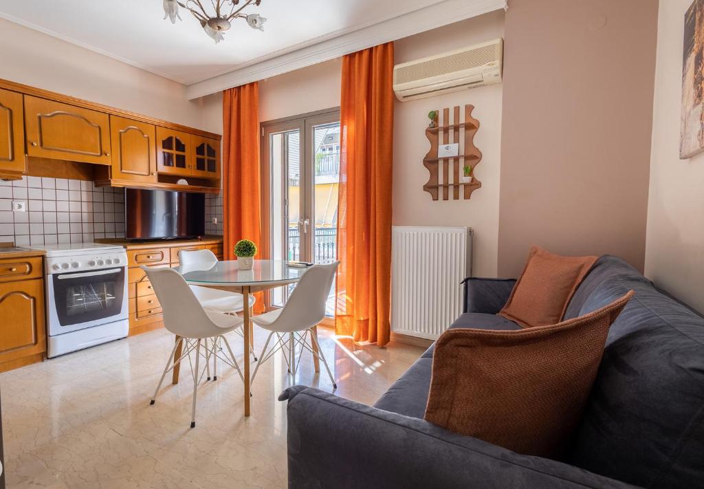 Nhà bếp/bếp nhỏ tại Your cozy six street apartment